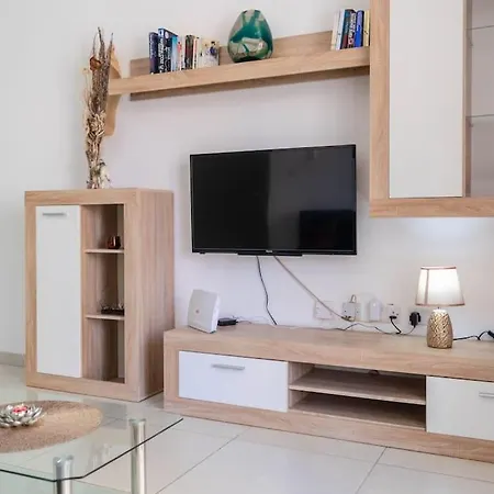 Cozy Close To The Sea 4 דירה